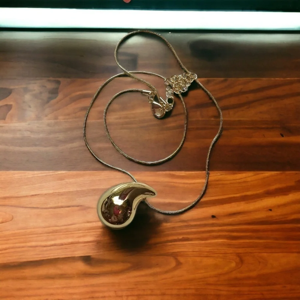 NEW Goldtone Contemporary Modern Water Drop Pendant Necklace